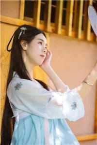 梨花落尽爱成碑