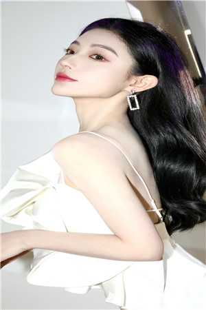 女友将我骗到黑工厂，却没想到厂长是我亲姐