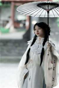 春节假期，邻居强占我车位